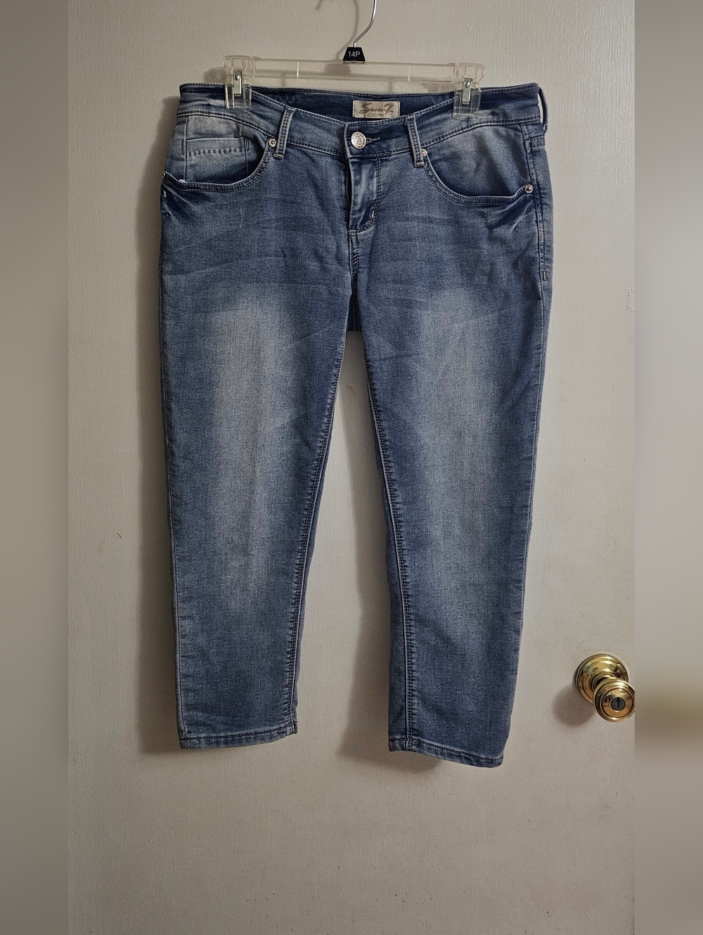 Seven7 Women’s Faded Blue Cropped Jeans